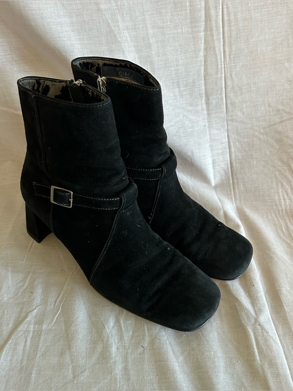 CIRCA Joan & David Black Suede Leather Ankle Boots Heels Buckle Detail Sz 6
